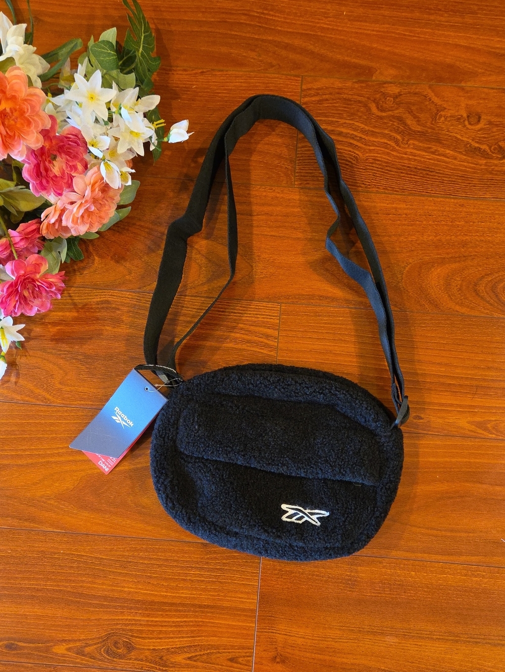 BNWT Reebok Dani Black Sherpa Crossbody Bag